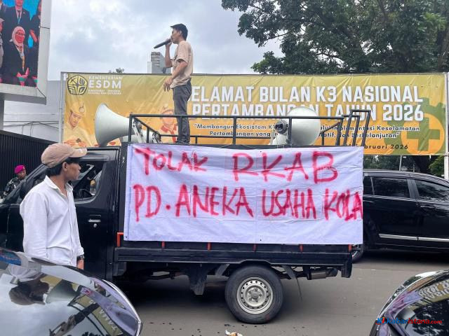 Aksi mahasiswa tolak RKAB PD Kolaka di depan Dirjen Minerba Kementerian ESDM