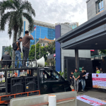 aksi mahasiswa segel kantor Solway Investment Group Indonesia di Jakarta
