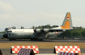 Pengiriman material huntara TNI AU ke Aceh menggunakan pesawat Hercules C-130