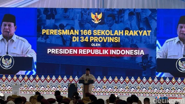 Prabowo Puji Siswa Asing di Banjarbaru