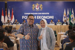 Anton Timbang Kadin Sultra saat memimpin kegiatan organisasi