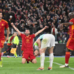 Roma gilas Cremonese – selebrasi gol Bryan Cristante bersama pemain AS Roma di Stadion Olimpico.