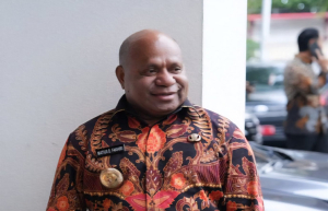 gubernur papua mathius d fakhiri umumkan keringanan pajak papua 2026