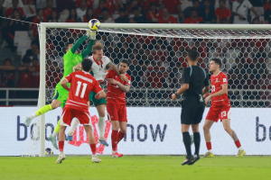 Indonesia vs Bulgaria 2026 duel udara di depan gawang GBK