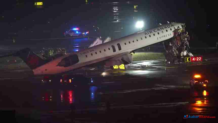 Air Canada tabrak mobil pemadam di LaGuardia, New York. Dua kru tewas dan dua petugas terluka dalam insiden di landasan.