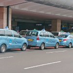 kinerja Bluebird 2025 armada taksi di area penjemputan penumpang