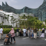 pramuwisata IKN Lebaran 2026 mendampingi pengunjung di KIPP Nusantara