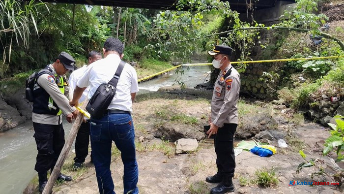 janin bayi di semarang ditemukan dalam kaleng roti
