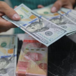 rupiah melemah dolar AS di pasar valuta asing Jakarta