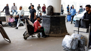 evakuasi warga Thailand menggunakan pesawat militer