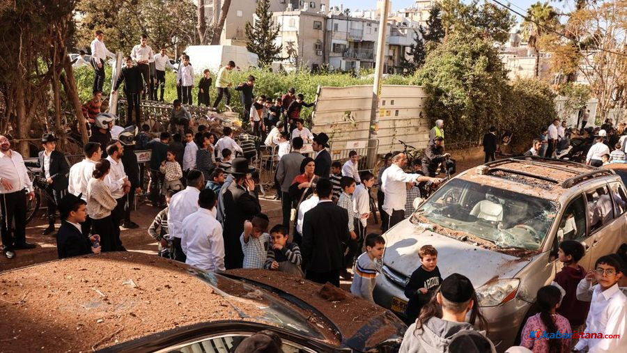 dampak konflik Timur Tengah terhadap krisis pangan global terlihat dari kerusakan akibat serangan rudal di Bnei Brak Israel