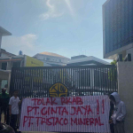 AKSI MAHASISWA DI DEPAN DITJEN MINERBA: TOLAK RKAB PT Cinta Jaya dan PT Tristaco Mineral Makmur