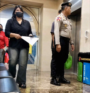 PROSES HUKUM DIBAWAH TANGAN? Tim Hukum Vanessa Soroti Pelimpahan Tahap II Tanpa Administrasi & Pendampingan, Penyidik Bilang: “Terserah Kami”