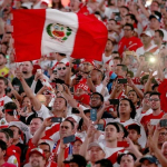 situasi stadion saat insiden banderazo Alianza Lima terjadi