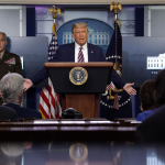 Ancaman Trump ke Iran saat Donald Trump berbicara kepada pers di Washington DC