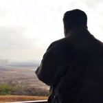 Putri Kim Jong Un, Kim Ju Ae, menyaksikan uji coba rudal Korea Utara bersama Kim Jong Un pada Maret 2023