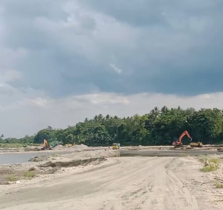 kondisi Kali Konaweeha akibat penambangan pasir ilegal