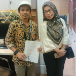 kuasa hukum menunjukkan dokumen kasus vanessa cacat prosedur