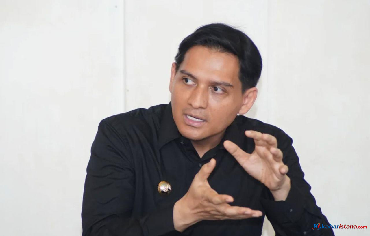 Bupati Indramayu terbaik Lucky Hakim saat kegiatan resmi