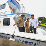 Wakil Presiden Gibran Rakabuming Raka meninjau Dermaga Niaga Pelabuhan Nabire di Papua Tengah untuk mendorong penguatan ekonomi dan logistik daerah