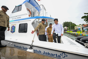 Wakil Presiden Gibran Rakabuming Raka meninjau Dermaga Niaga Pelabuhan Nabire di Papua Tengah untuk mendorong penguatan ekonomi dan logistik daerah