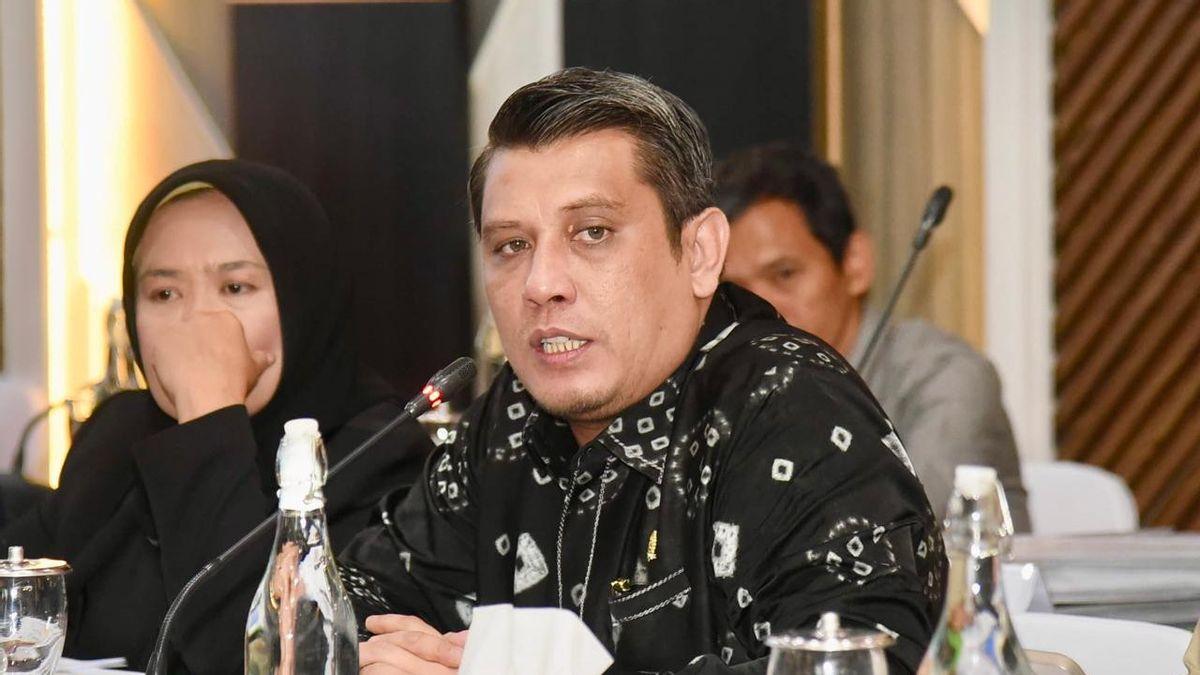 Yudha Novanza Utama saat rapat Komisi I DPR RI membahas Program Kampung Internet dan perluasan akses internet desa