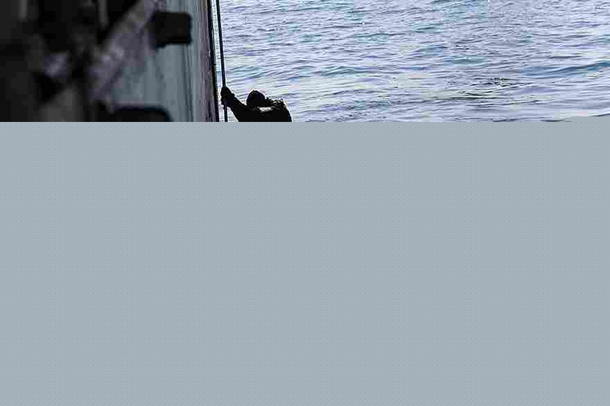 ilustrasi sengketa hukum Selat Hormuz latihan angkatan laut Iran penyelamatan kapal dibajak