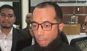 Khalid Basalamah memberikan klarifikasi terkait kasus kuota haji 2023-2024 setelah diperiksa KPK di Gedung Merah Putih, Jakarta