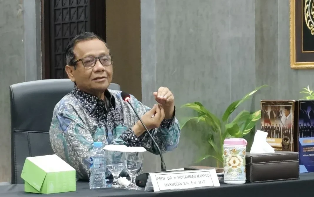 Mahfud MD menyampaikan perkembangan reformasi Polri dalam konferensi pers KPRP di Jakarta