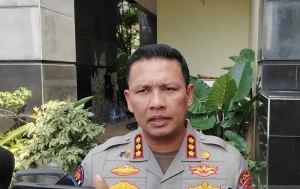 Kabid Humas Polda Metro Jaya Budi Hermanto menjelaskan kasus eksploitasi anak Jakpus kepada wartawan.