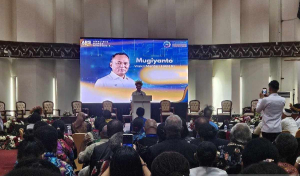 Pembangunan Papua Berbasis Etnosains menjadi sorotan dalam konferensi Analis Papua Strategis di Jayapura yang dihadiri Wamen HAM Mugiyanto.