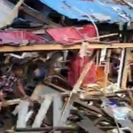 Rumah warga rusak akibat Ledakan Bom Biak yang menewaskan lima orang di Kabupaten Biak Numfor, Papua.