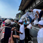 sembako May Day dibagikan Bulog kepada buruh di Monas Jakarta
