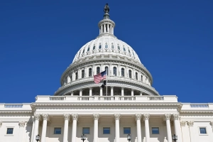 Iran bantah MoU AS yang disebut telah difinalisasi, dengan latar Gedung Capitol Amerika Serikat di Washington, D.C.