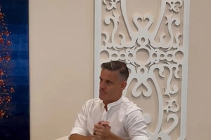 Herdman Piala Asia 2027 saat memimpin latihan Timnas Indonesia