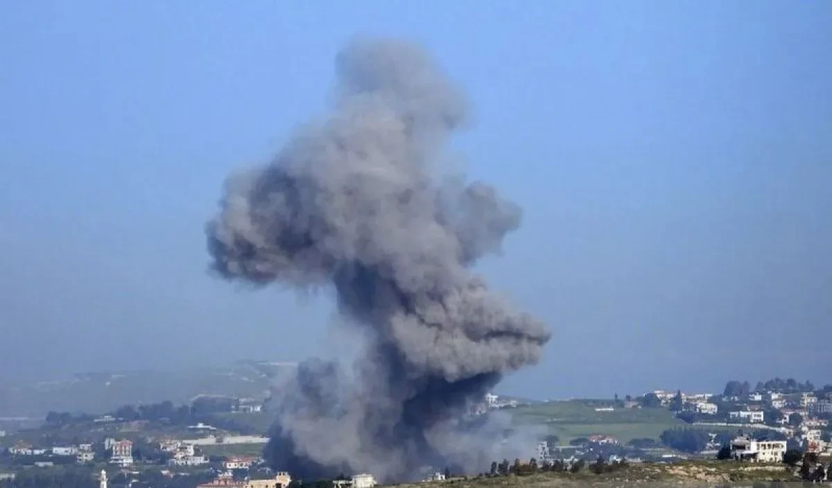 Operasi Militer Israel di Lebanon menimbulkan kepulan asap besar di wilayah Yahmar al-Shakif, Lebanon selatan.
