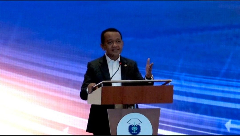 pajak kendaraan listrik di Indonesia ilustrasi mobil listrik charging