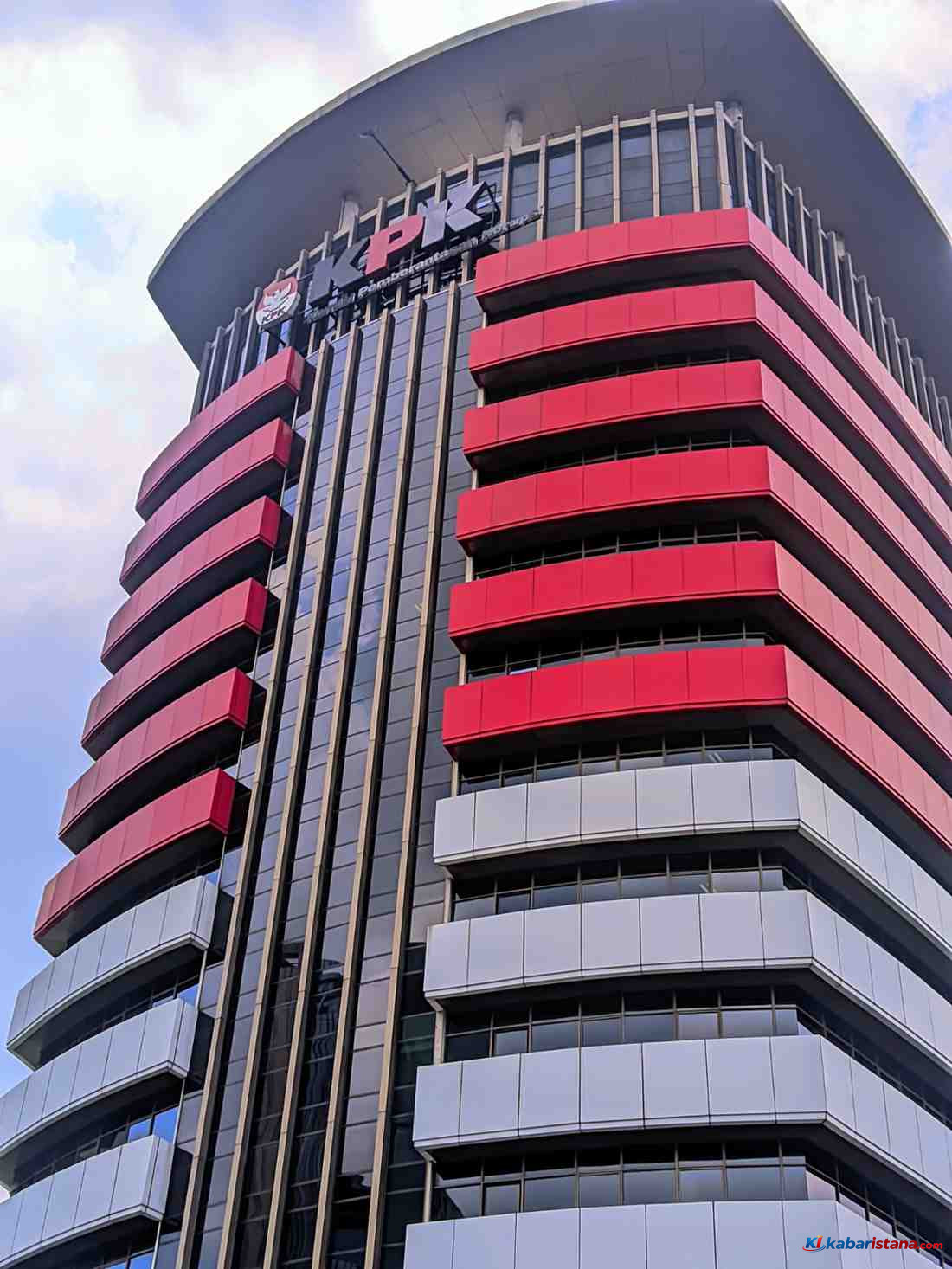 KPK periksa Bea Cukai terkait dugaan aliran uang korupsi impor