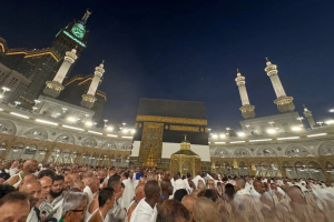 petugas keamanan Arab Saudi menjaga keamanan musim Haji 2026