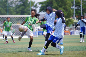MLSC Bekasi 2025 Saira Clara Devina menggiring bola di final KU 12