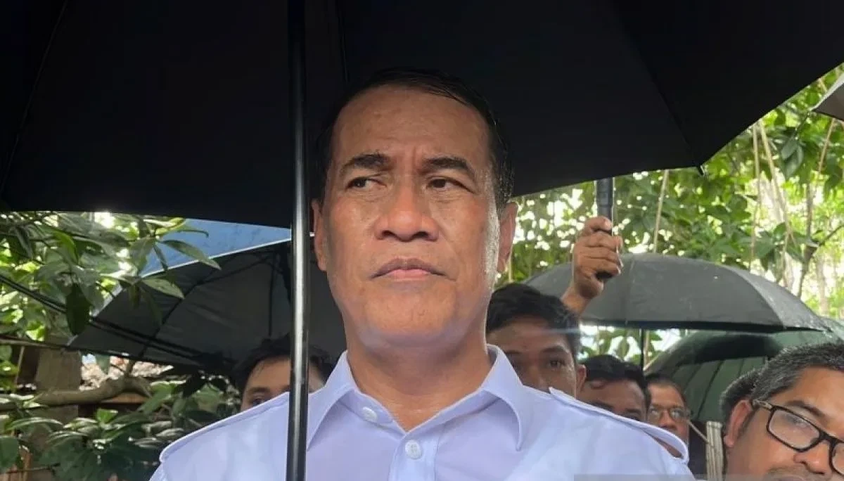Mentan Andi Amran Sulaiman meninjau lokasi bantuan banjir Sultra di Kendari