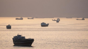 Iran serang kapal AS di Selat Hormuz dengan latar jalur pelayaran minyak dunia