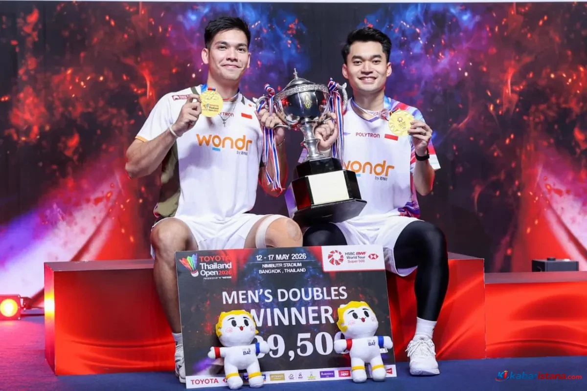 Leo Daniel Thailand Open 2026 saat menerima trofi juara