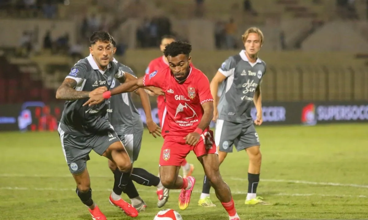PSIM vs Malut United dalam pertandingan Super League 2025-2026 di Stadion Sultan Agung Bantul.