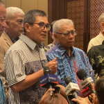 Hamdan Zoelva memberikan keterangan pers terkait penolakan eksekusi Hotel Sultan di Jakarta.