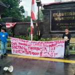Penghalangan Eksekusi Hotel Sultan saat aksi mahasiswa FRPSH di Polda Metro Jaya