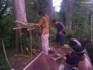 warga desa ngurit gelar ritual adat kaharingan Dayak maanyan,menjaga harmoni dengan alam dan leluhur.