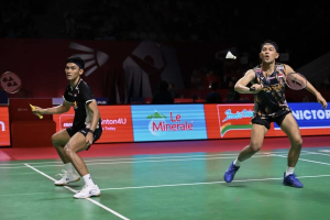 Juara Japan Open Fajar Alfian dan Muhammad Shohibul Fikri merayakan kemenangan setelah menjuarai Japan Open 2026 di Tokyo