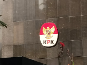 KPK sita mobil Alphard milik Lalu Ahmad Zaini