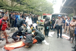 Truk LPG Bandung diduga picu kecelakaan beruntun di Jalan Leuwipanjang yang menewaskan seorang wanita.